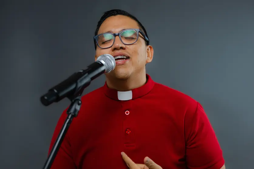 El joven sacerdote José Herrera lanzará su nueva producción discográfica con colaboración internacional.
