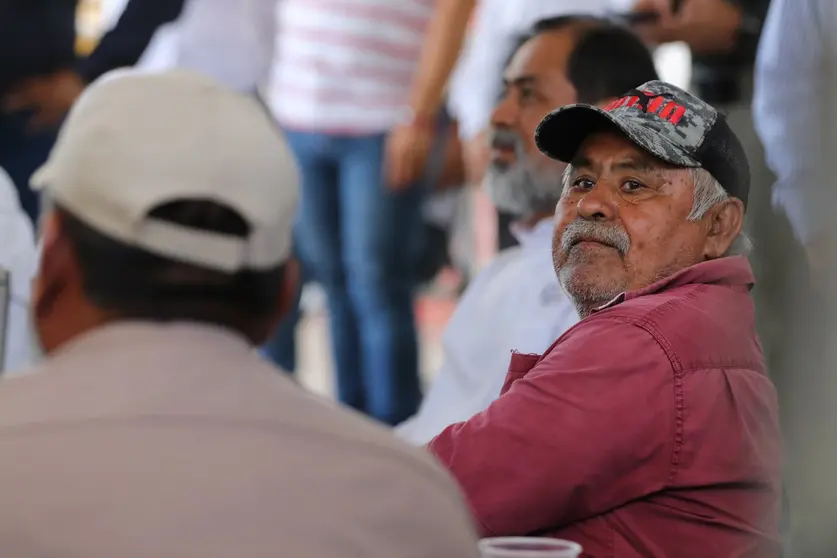 Reconocen a los trabajadores encargados de las luces de las fiestas patrias