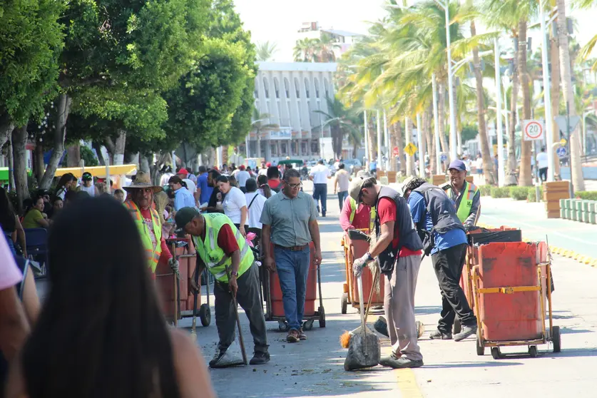 Servicios Públicos de La Paz realiza trabajos de limpieza despues de festejos patrios.