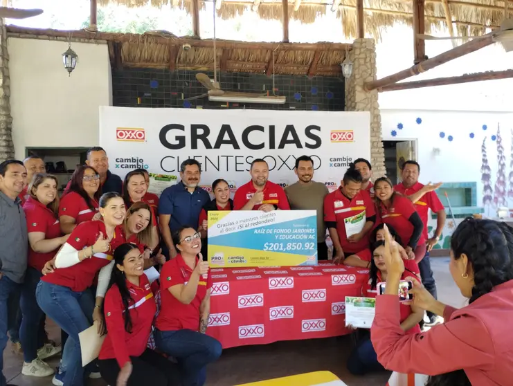 Ra&iacute;z de Fondo Jardines y Educaci&oacute;n A.C. recibi&oacute; m&aacute;s de 201 mil pesos recaudados por clientes de OXXO durante la campa&ntilde;a de fin de a&ntilde;o.