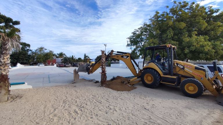 Rehabilitan plaza cívica en comunidad de El Sargento
