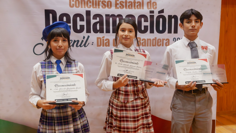 Loreto obtiene primer lugar en Concurso Estatal de Declamación