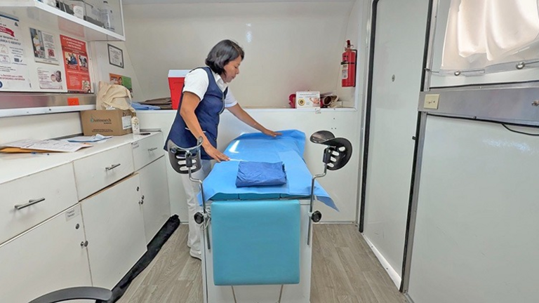 Unidad móvil ofrece pruebas gratuitas en La Paz