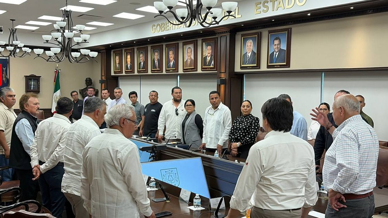 Castro Cosío y Mario Delgado revisan acciones educativas en BCS