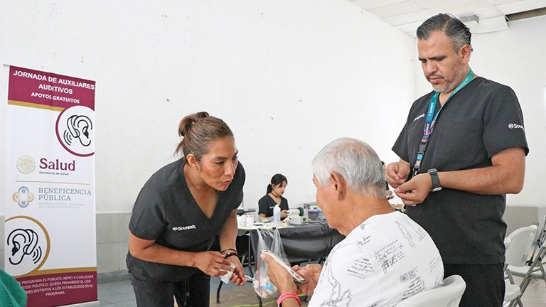Entregan 600 auxiliares auditivos en BCS