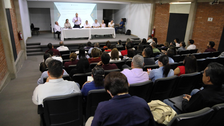 Finanzas y Administración realiza junta de evaluaciones
