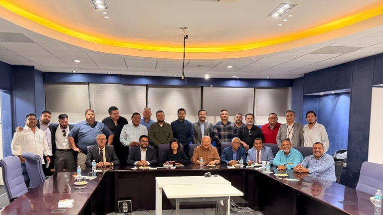 Gobernador VMCC mantiene diálogo con sector transporte de Los Cabos para construir acuerdos