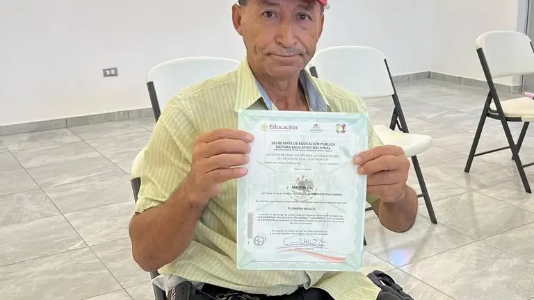 Impulsan autoempleo con curso de plomería en La Paz