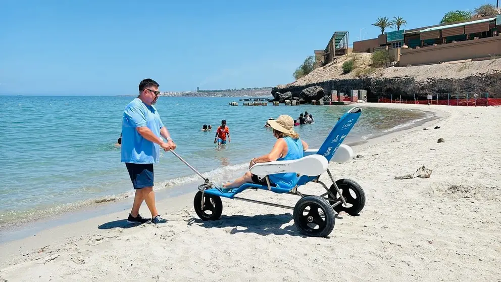 Playa El Coromuel cuenta con sillas anfibias para que personas en silla de ruedas puedan ingresar a la playa con total seguridad