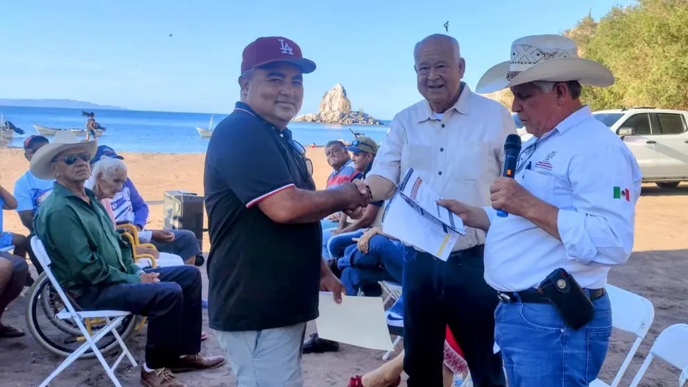 Apoyan a la comunidad de Agua Verde con materiales de panel fotovoltaico, conexión, cableado, estructura de montaje, soporte, baterías