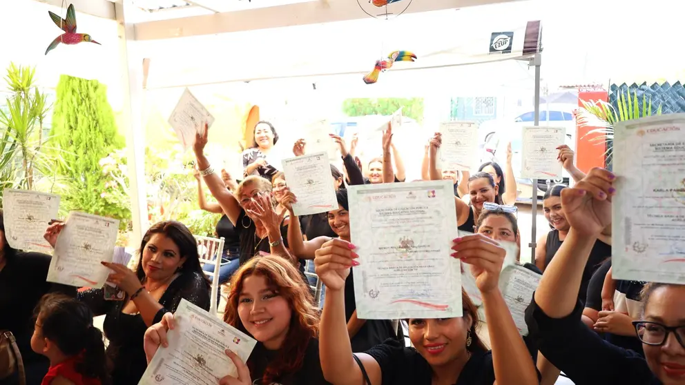 Clausura del curso de “Técnicas básica de aplicación para uñas acrílicas”