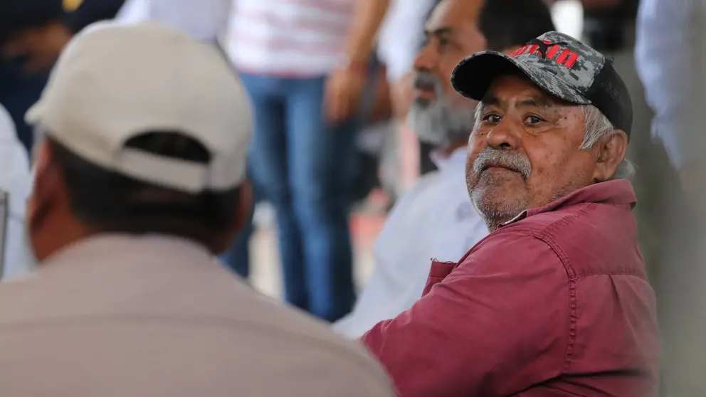 Reconocen a los trabajadores encargados de las luces de las fiestas patrias