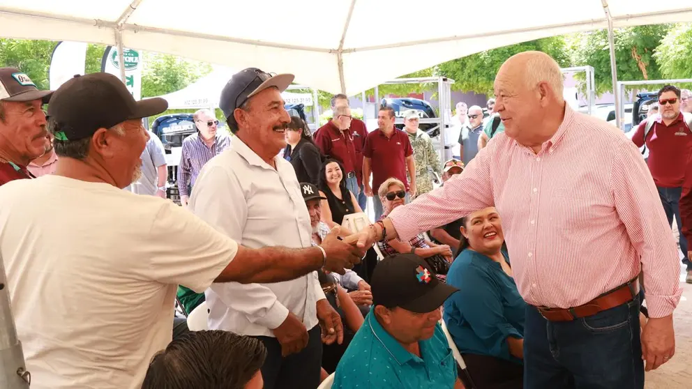 Victor Castro Cosío proporciona equipo pesquero y acuícola por más de 5 millones de pesos.