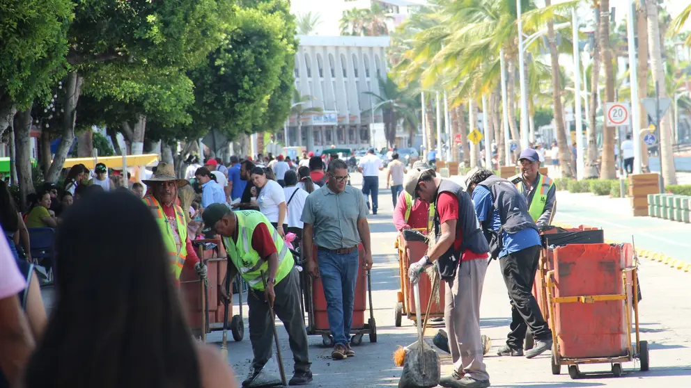 Servicios Públicos de La Paz realiza trabajos de limpieza despues de festejos patrios.