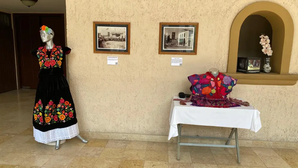 Trajes típicos mexicanos en la exposición de el Teatro Juárez.